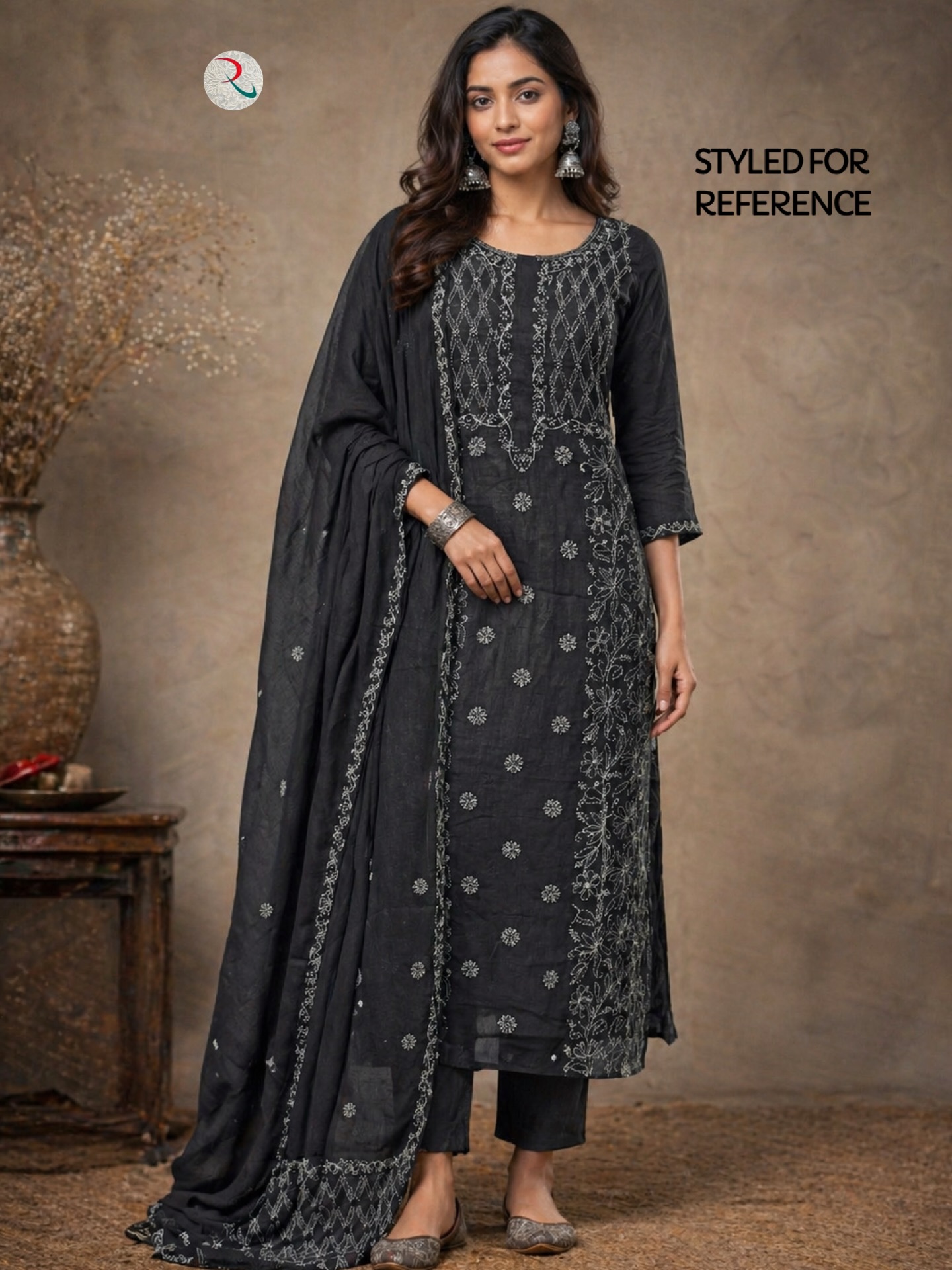 Trending Elegant White Chikankari Kurti